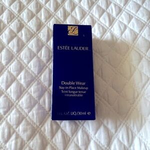 Estée Lauder Double Wear Foundation - Deep Amber 7N1